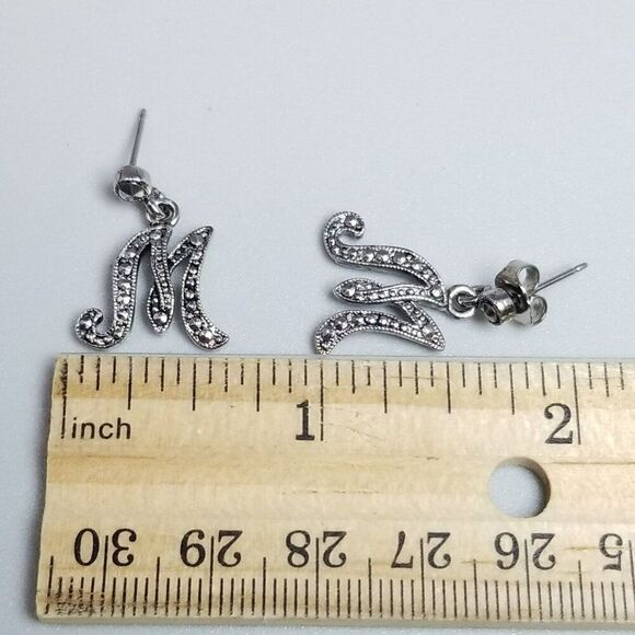 Vintage Avon M Monogram Letter Dangle Charm Stud Earrings, Silver Tone Initials - Picture 5 of 7